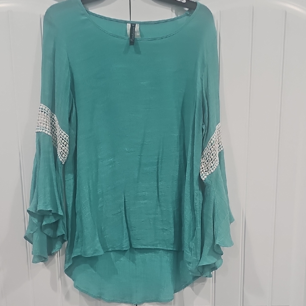 💥Chic Teal Blouse with Lace Details